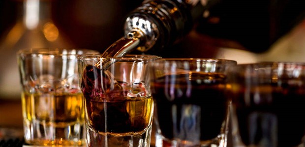 Μόνο εμβολιασμένοι στα νυχτερινά κέντρα 
